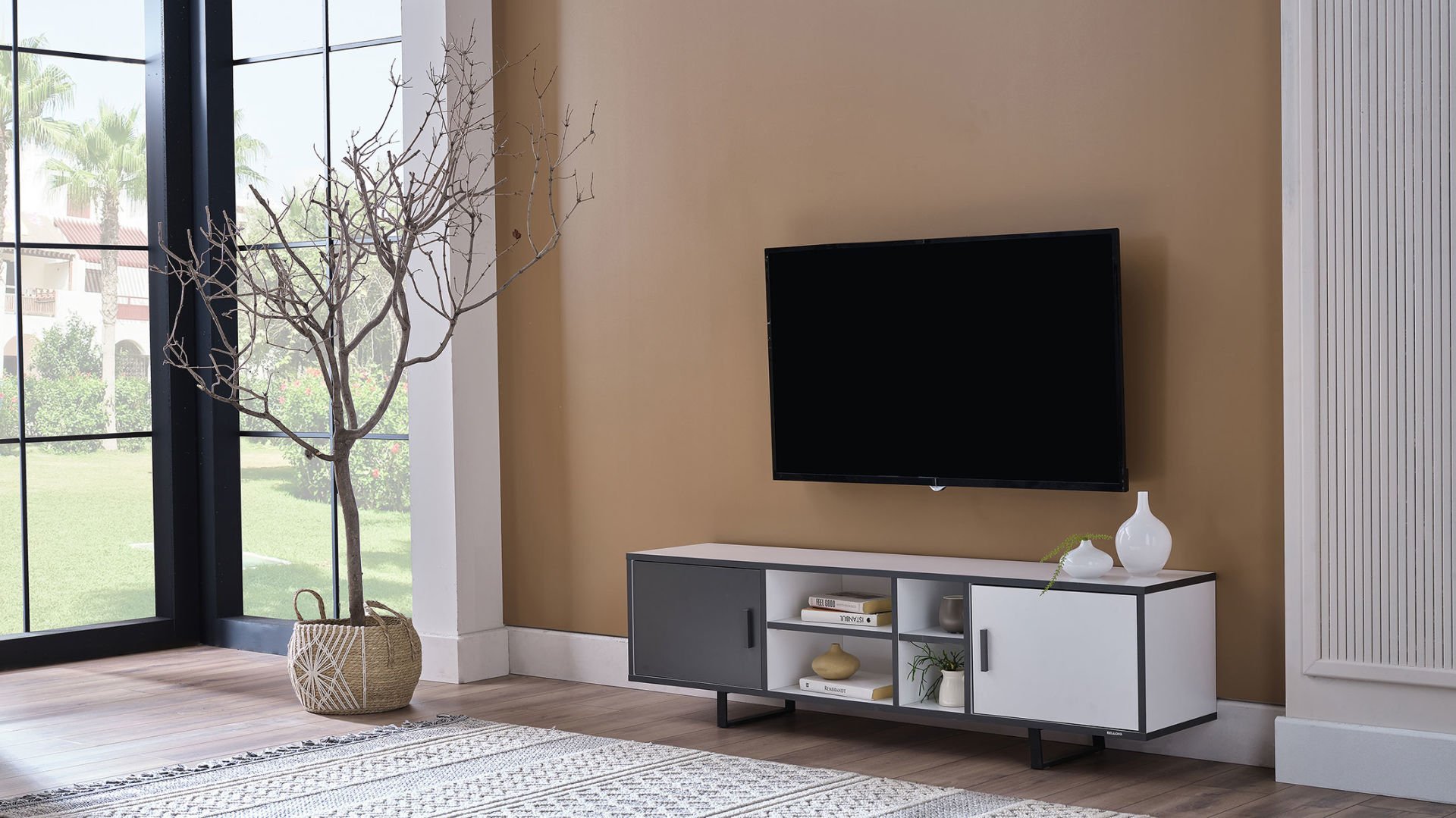 Luiz TV Stand